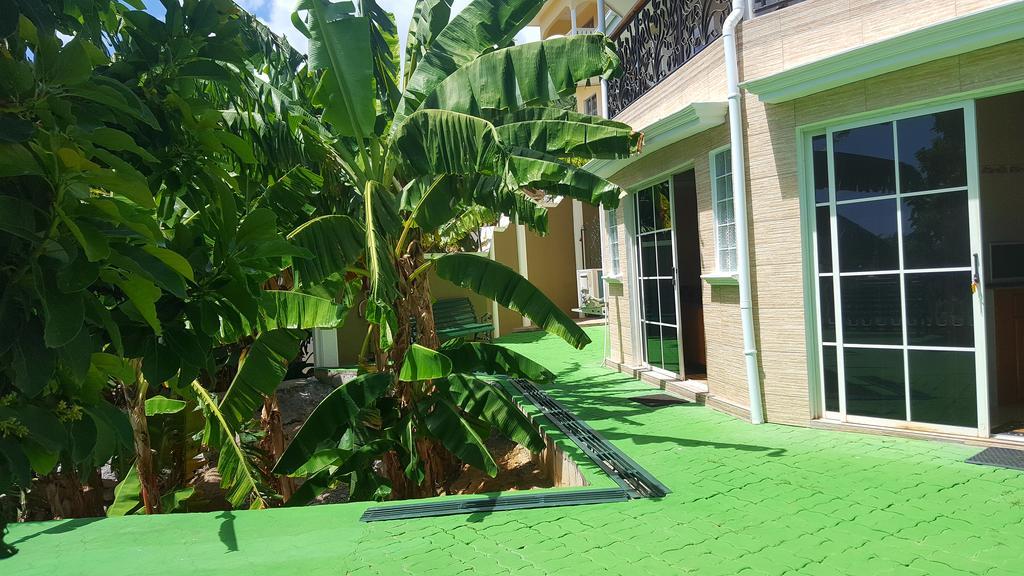 Hibiscus House Seychelles Self Catering Apartment Виктория Екстериор снимка