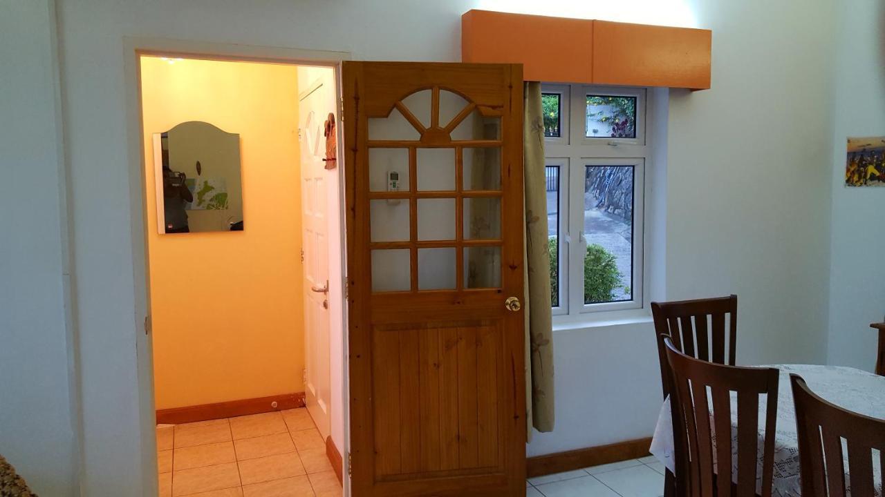 Hibiscus House Seychelles Self Catering Apartment Виктория Екстериор снимка