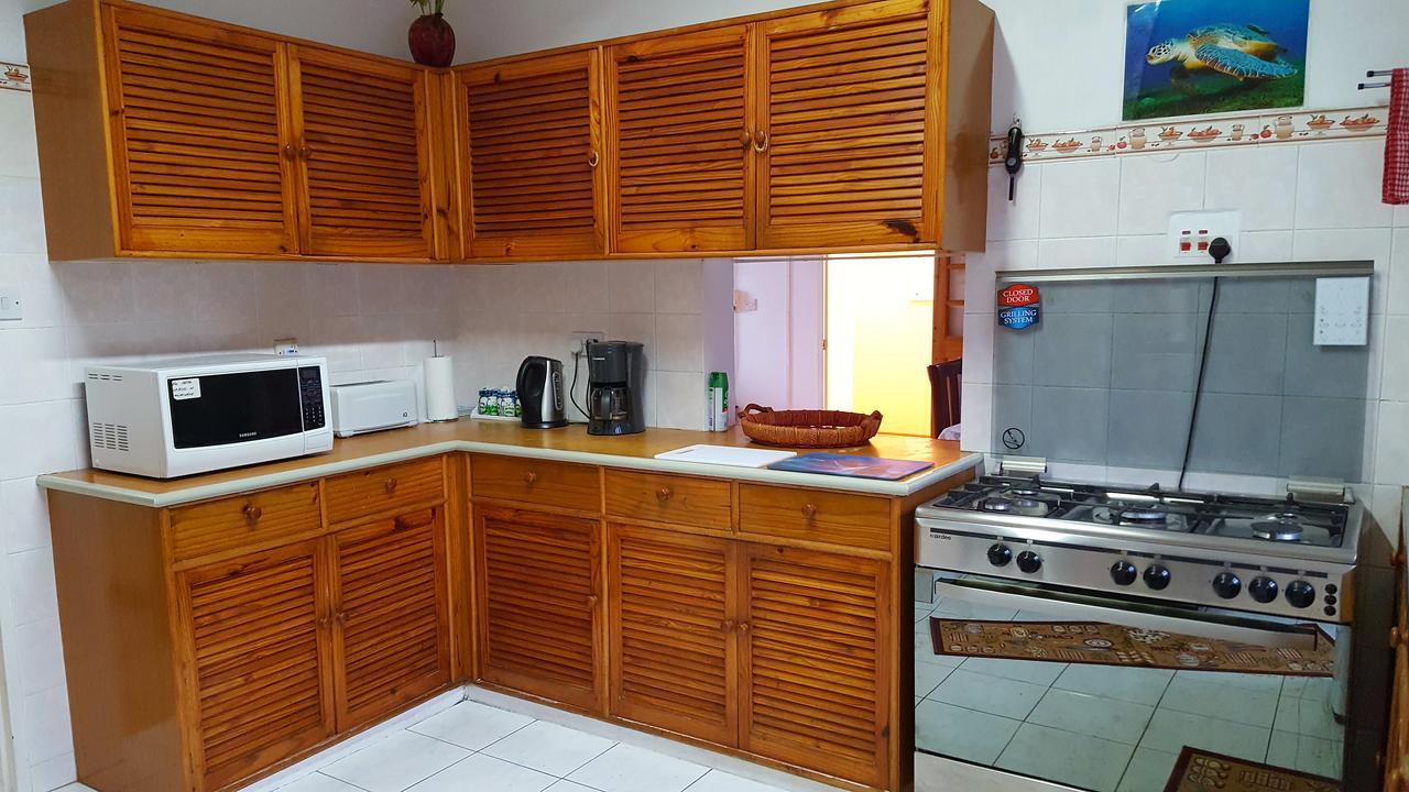 Hibiscus House Seychelles Self Catering Apartment Виктория Екстериор снимка